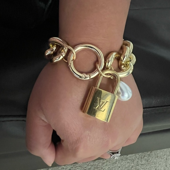 Authentic LV padlock on a chunky bracelet - Picture 2 of 5